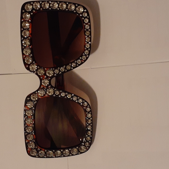 Brown Marble Chic Square Rhinestone Gradient Sunglasses with clear rhinestone - Picture 2 of 4